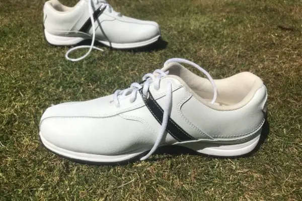 an in-depth review of the best etonic golf shoes of 2018.
