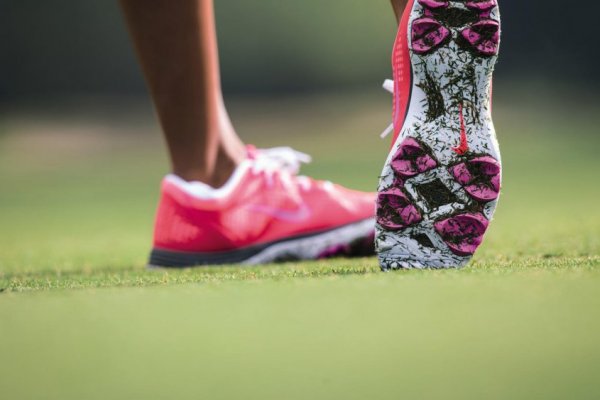an in-depth review of the best women's golf shoes of 2018.
