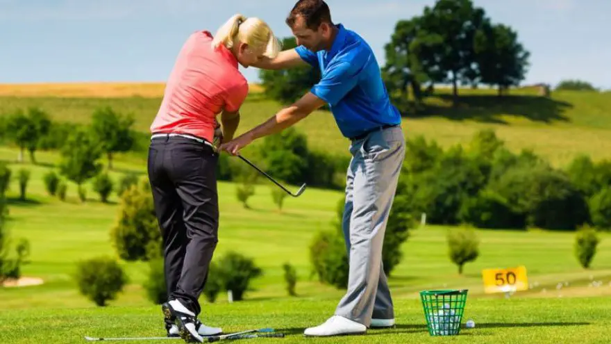 an in-depth guide of best golf tips for beginners. 